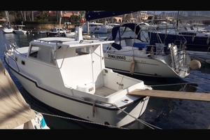 Barca cabinata pilotina gozzo linea d'asse