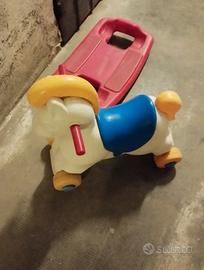 Cavallino a dondolo con ruote