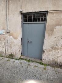 Deposito-cantina 24mq Portici Viale Immacolata