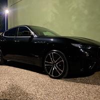 Maserati levante 275