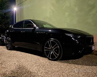 Maserati levante 275