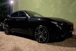 Maserati levante 275