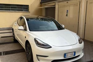 Tesla Model 3 Long Range FSD