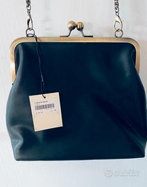 Borsetta nera con catena Nuova