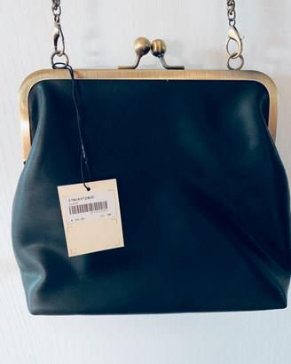 Borsetta nera con catena Nuova