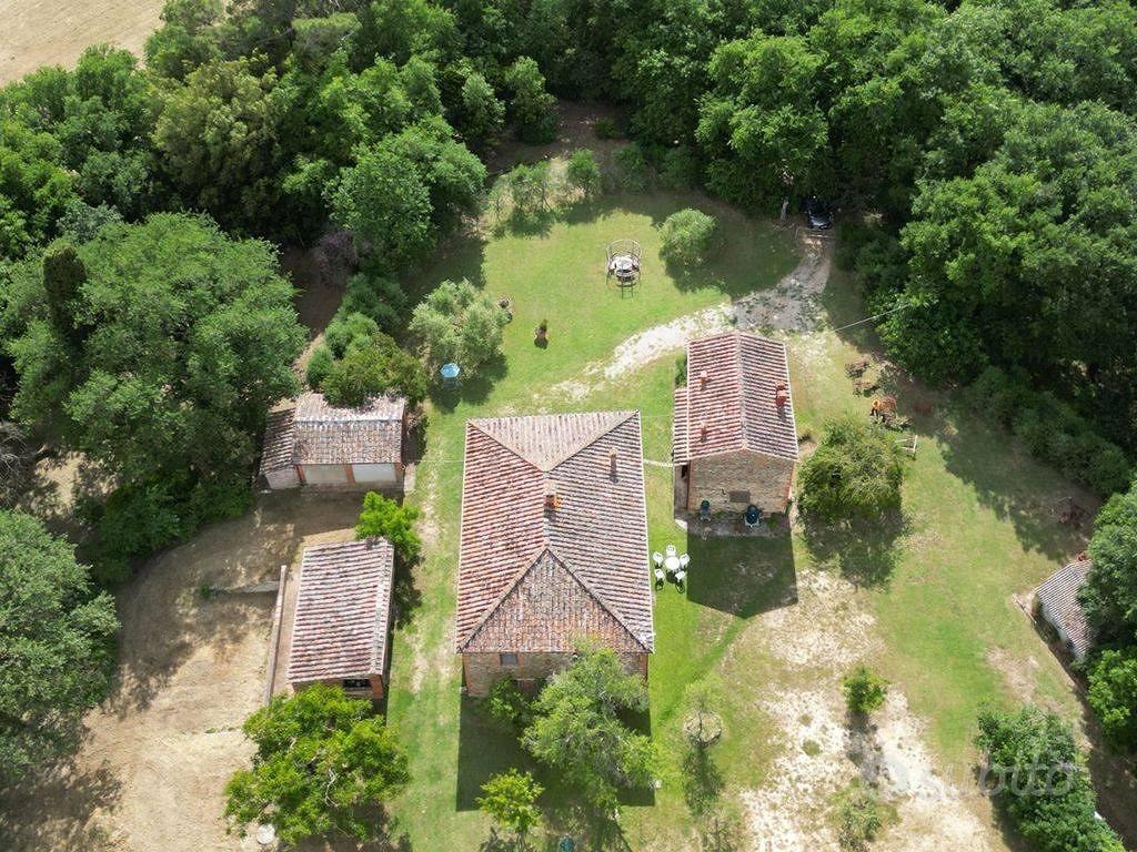 Rustico / Casale di 550 m² con 5 locali e box auto - Vista 5