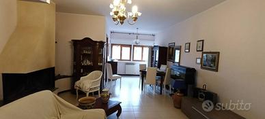 Appartamento di 112 m² con 4 locali e box auto a T