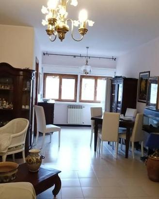 Appartamento di 112 m² con 4 locali e box auto a T