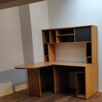 SCRIVANIA IN LEGNO E CASSETTIERA CON ROTELLE 