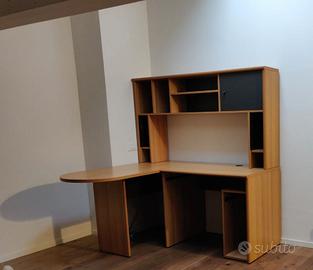 SCRIVANIA IN LEGNO E CASSETTIERA CON ROTELLE 