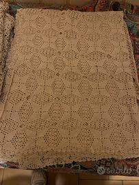 Copriletto fatto a mano all’ uncinetto