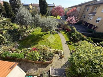 VILLA A SCHIERA A PAULLO