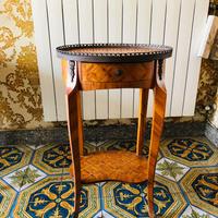 Tavolino d’Antiquariato Legno Intagliato 1 cassett
