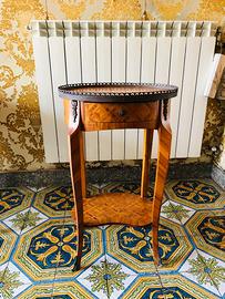 Tavolino d’Antiquariato Legno Intagliato 1 cassett