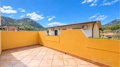 Casa indipendente con cortile