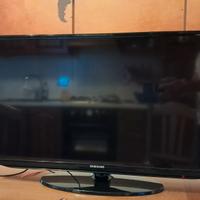 Televisore LCD 32 pollici 