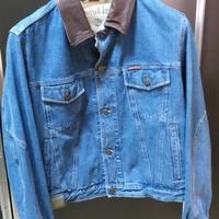 Giubbotto jeans con rifiniture al collo in pelle