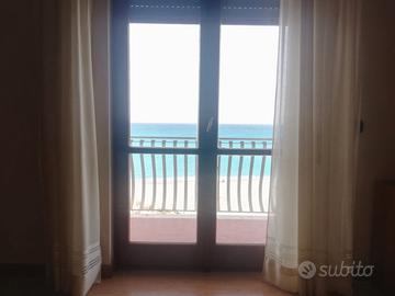 Ampio appartamento fronte mare Falerna