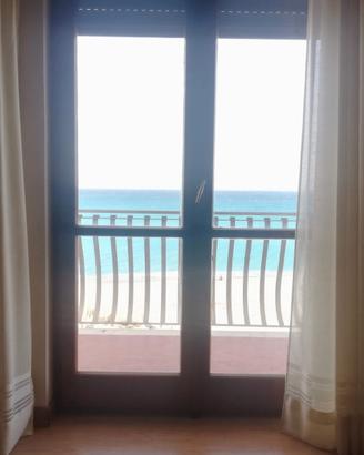 Ampio appartamento fronte mare Falerna