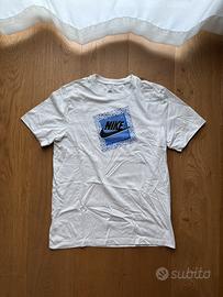 T-shirt Nike The Nike Tee Stampa Safari Blu 👕