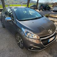 Macchina Peugeot 208