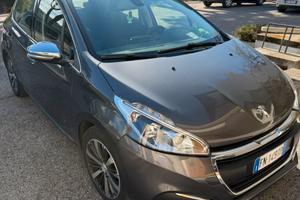 Macchina Peugeot 208