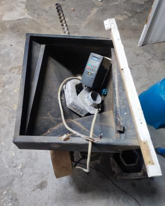 Bruciatore multifunzione per termocamino