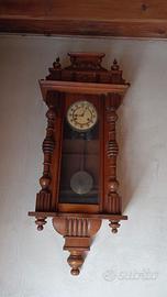 Orologio vintage con pendolo