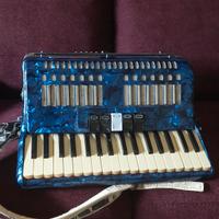 Fisarmonica "LA MELODIOSA " 80 bassi
