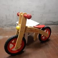 Bicicletta in legno senza pedali