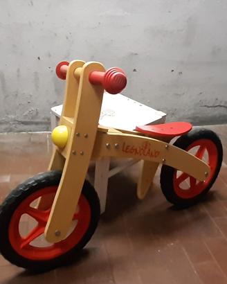 Bicicletta in legno senza pedali
