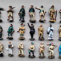 Collezione di 27 soldatini in piombo.