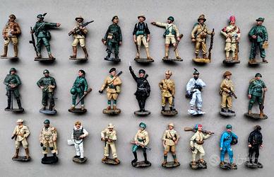 Collezione di 27 soldatini in piombo.
