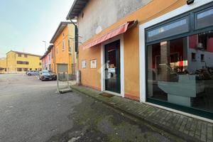 NEGOZIO A CAMPAGNOLA CREMASCA