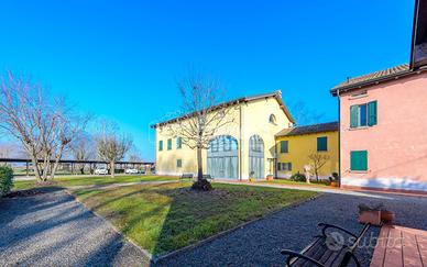 Appartamento a Correggio Via Fosdondo 6 locali