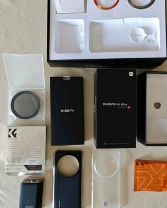 Xiaomi 14 Ultra + vari accessori xiaomi