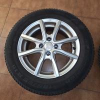 Cerchi in lega 15" con 4 gomme invernali