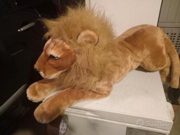 splendido leone inpeluche
