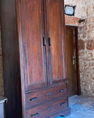 Armadio antico in legno madello -stile rustico
