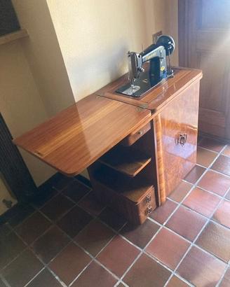 antica macchina da cucire Vigorelli con mobile