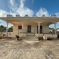 Villa con garage e trulletto
