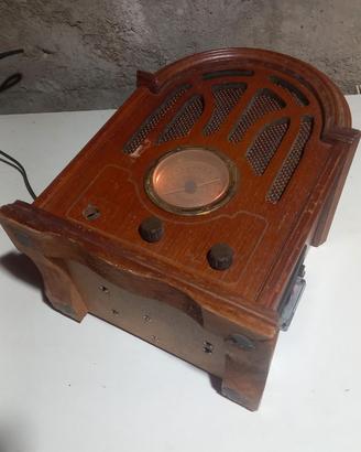 Imitazione di radio vecchia.