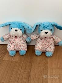 Due peluches conigli