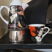 Caffettiera decorata con tazza