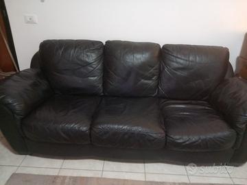 Divano nero in pelle