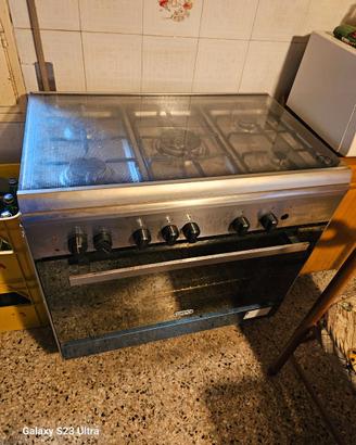 Fornello con forno