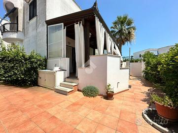 VILLA A SCHIERA D'ANGOLO A CERIGNOLA