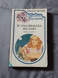 Romanzo romantico: Su una spiaggia, all'alba 