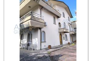 Stabile/Palazzo Larciano [A4340952]