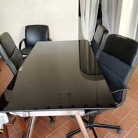 Scrivania di vetro IKEA